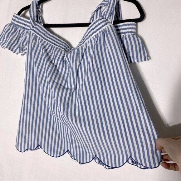 Guess Blue White Striped Off Shoulder Eyelet Trim Top M - Picture 11 of 13